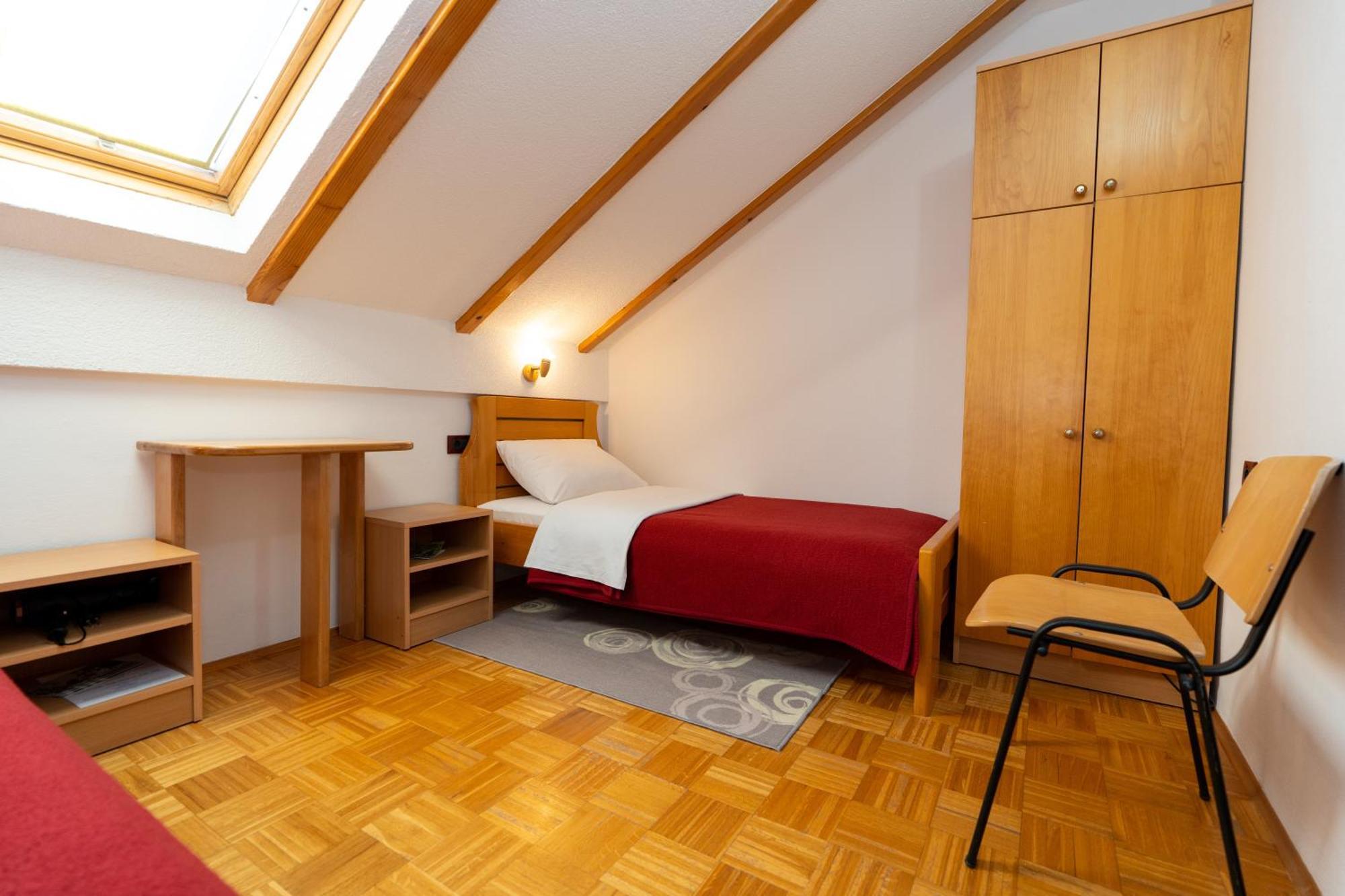 Apartman Miramare Otocac Exterior photo