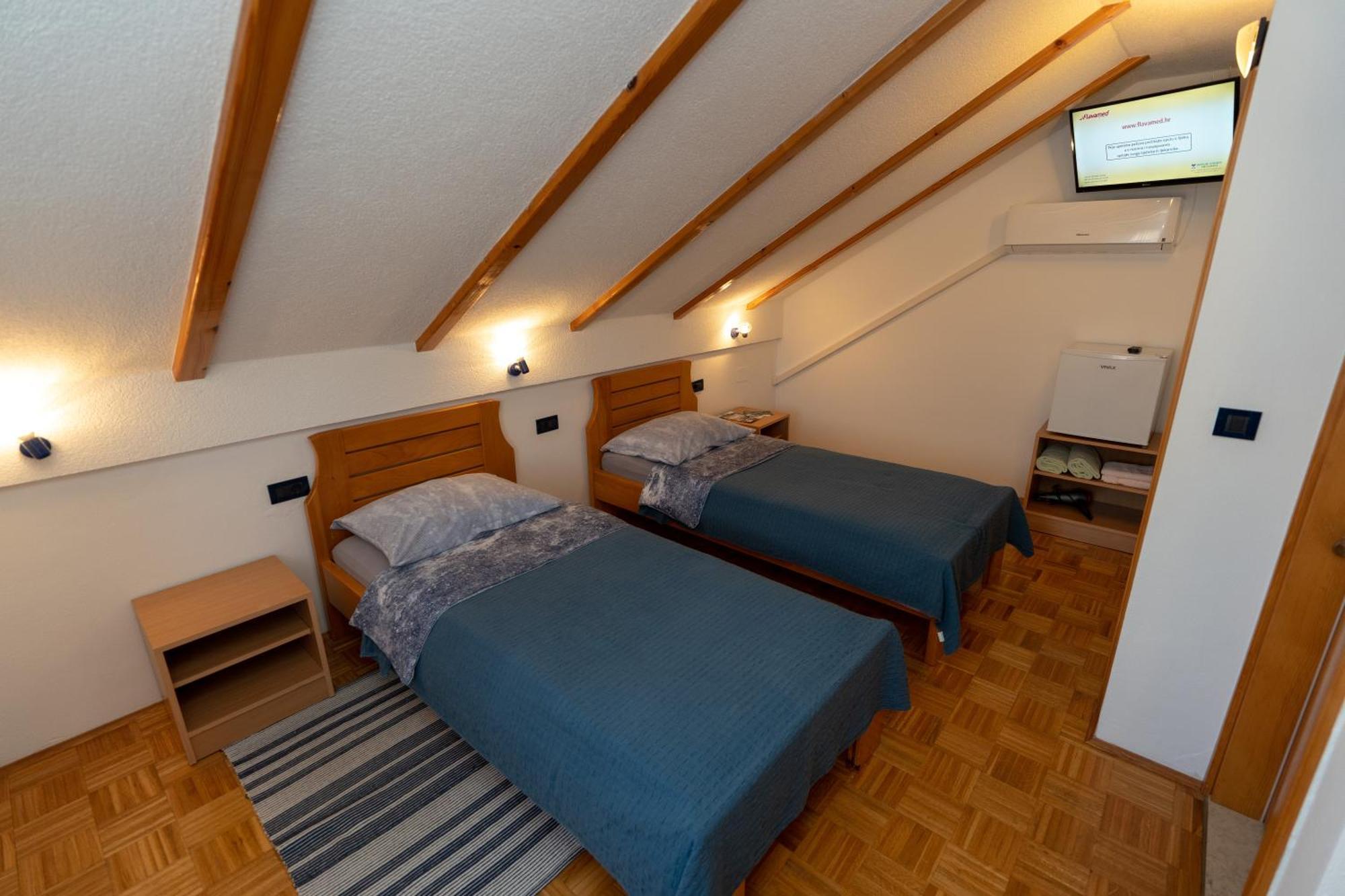 Apartman Miramare Otocac Exterior photo