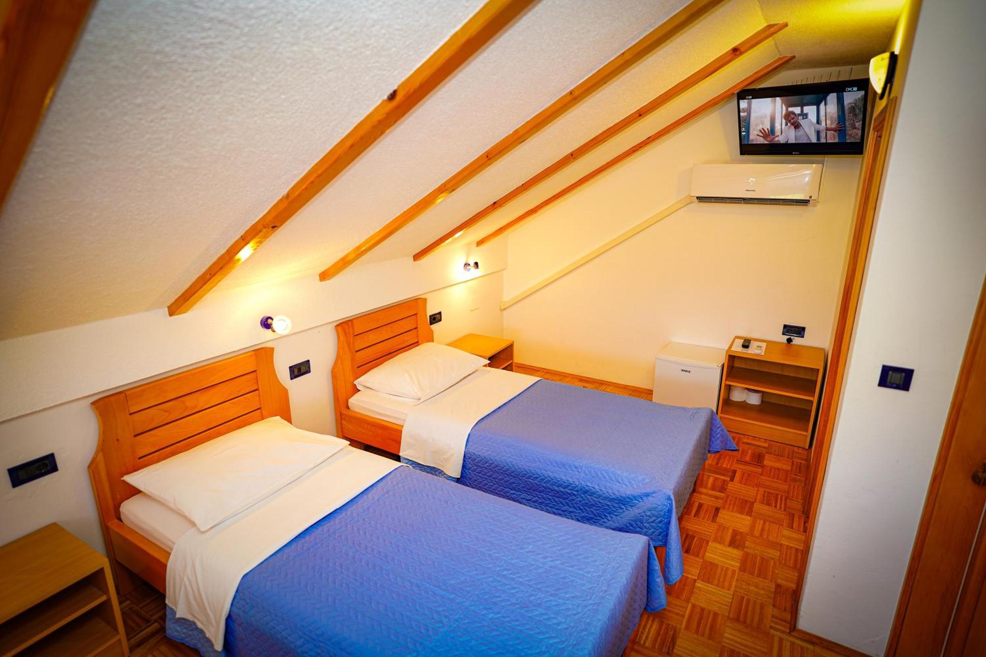 Apartman Miramare Otocac Exterior photo