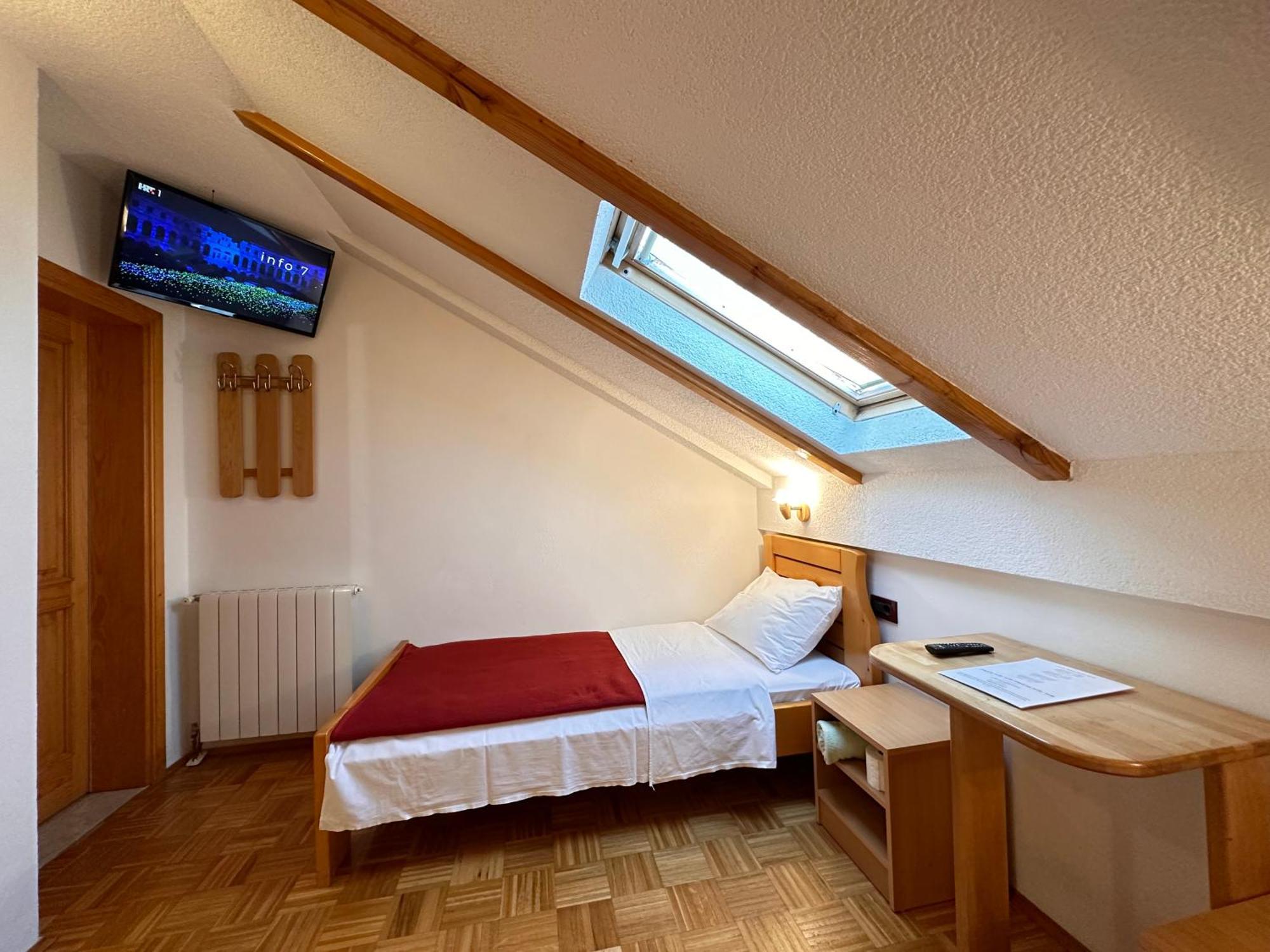 Apartman Miramare Otocac Exterior photo